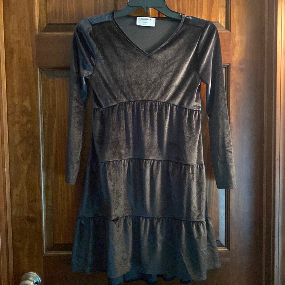 EUC only worn once Old Navy black long sleeve velvet dress.